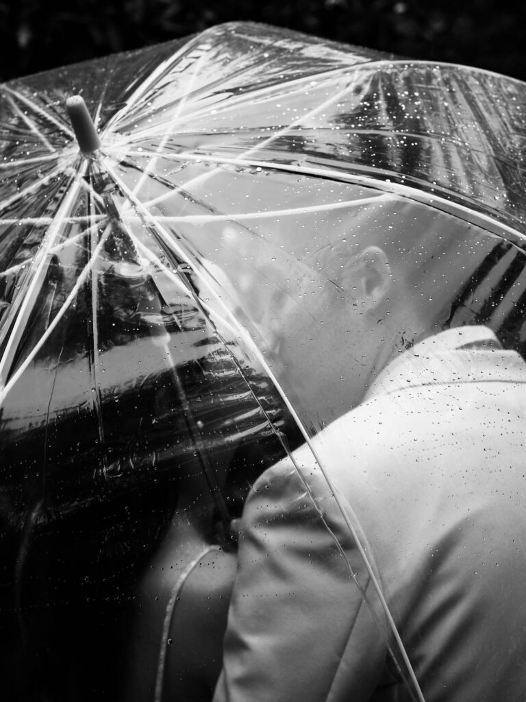 mariés sous la pluie - plan B mariage sous la pluie