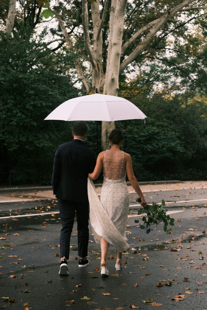 mariés sous la pluie - plan B mariage sous la pluie
